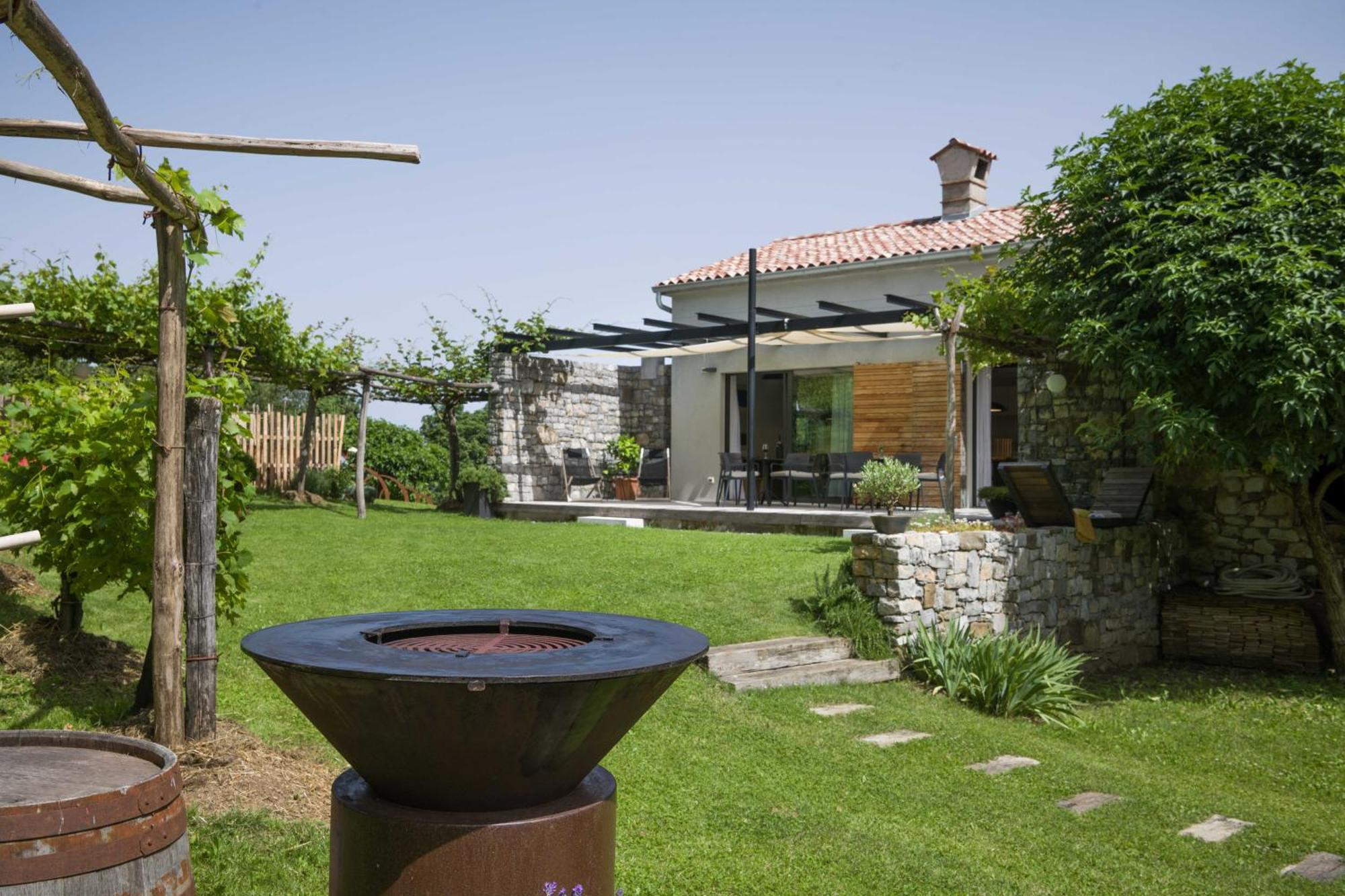 Villa Artes With Free Hot Tub & Sauna Branik Exterior photo