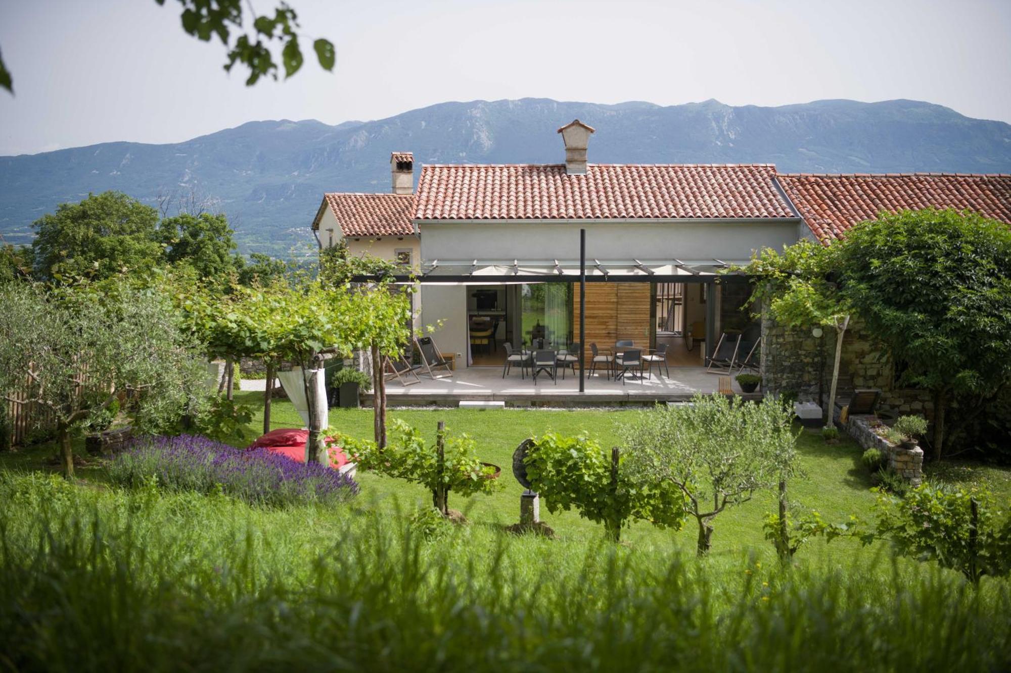 Villa Artes With Free Hot Tub & Sauna Branik Exterior photo